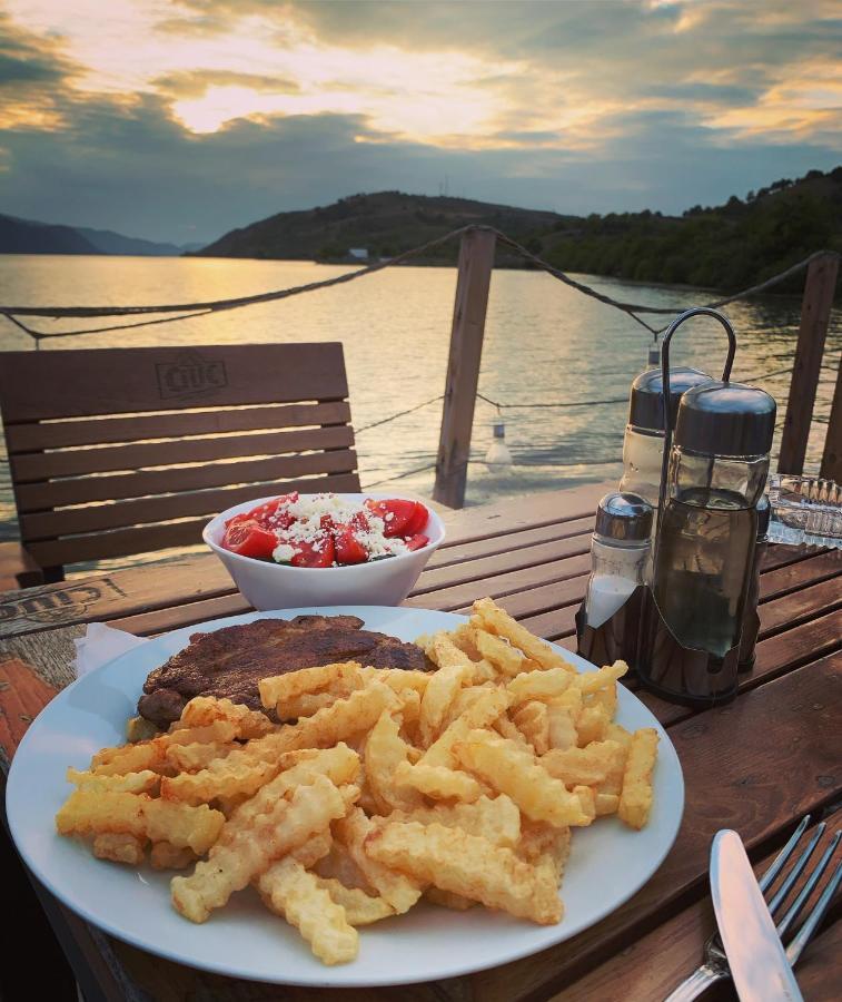Hotel La Pescador Dd Berzasca Zewnętrze zdjęcie