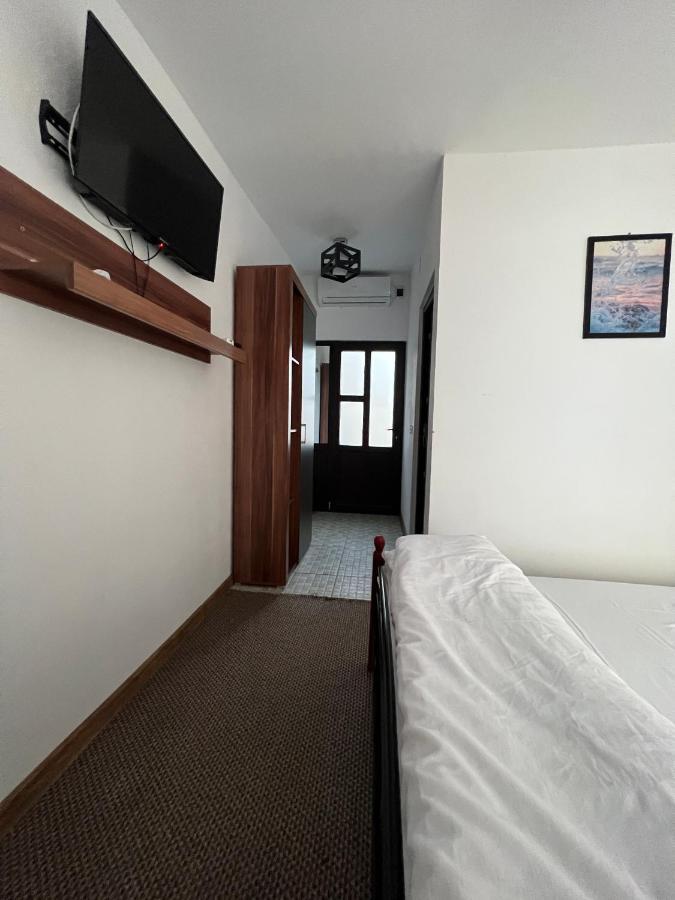 Hotel La Pescador Dd Berzasca Zewnętrze zdjęcie
